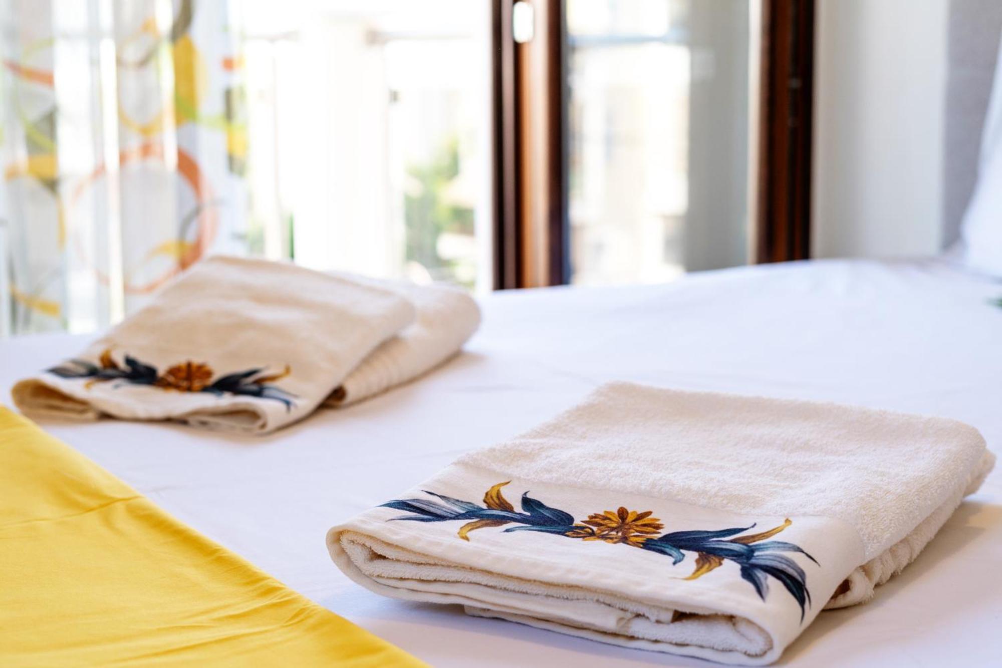 Luxury And Sunny Apartment 250 Mts From The Beach!! Peraia  Exterior photo